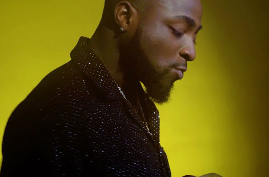 watch davido munching hot plate of amala while sweating profusely video